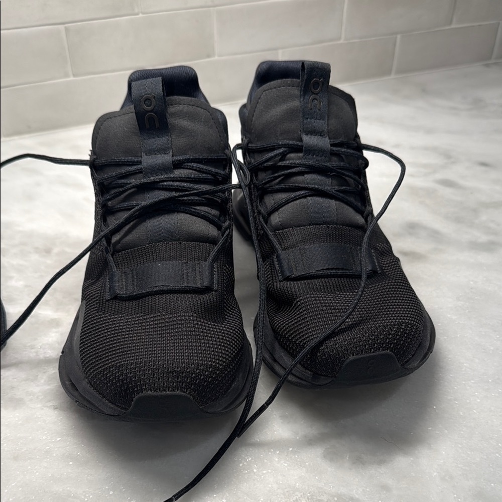 On Cloud Running Women’s Black Running Shoes